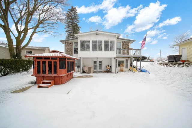 $450,000 | 261 Somerset Drive, Brooklyn, MI 49230