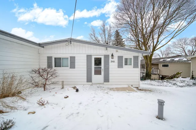 $450,000 | 261 Somerset Drive, Brooklyn, MI 49230