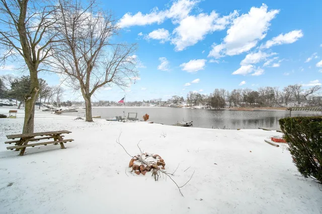 $450,000 | 261 Somerset Drive, Brooklyn, MI 49230