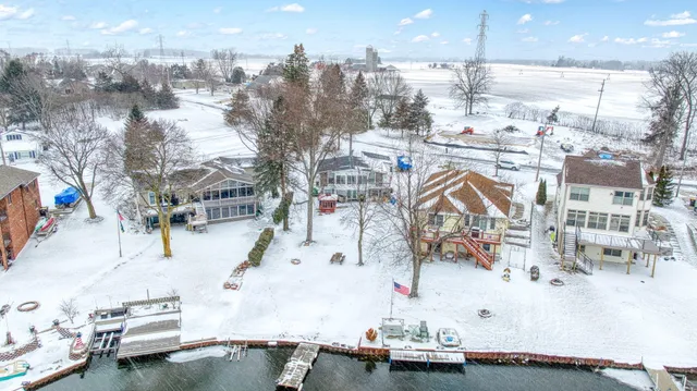 $450,000 | 261 Somerset Drive, Brooklyn, MI 49230