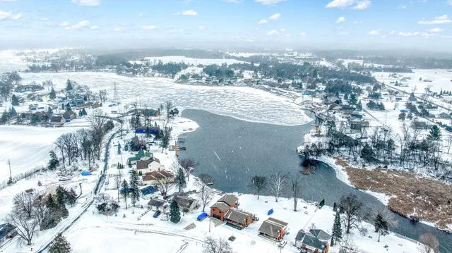 $450,000 | 261 Somerset Drive, Brooklyn, MI 49230