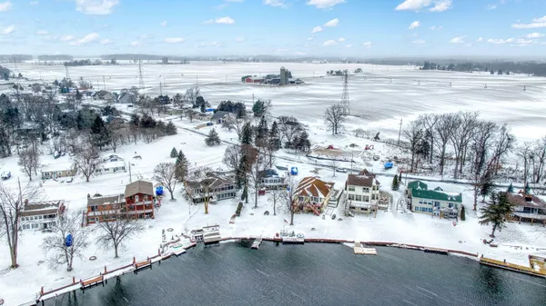 $450,000 | 261 Somerset Drive, Brooklyn, MI 49230