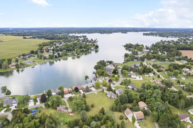 $450,000 | 261 Somerset Drive, Brooklyn, MI 49230