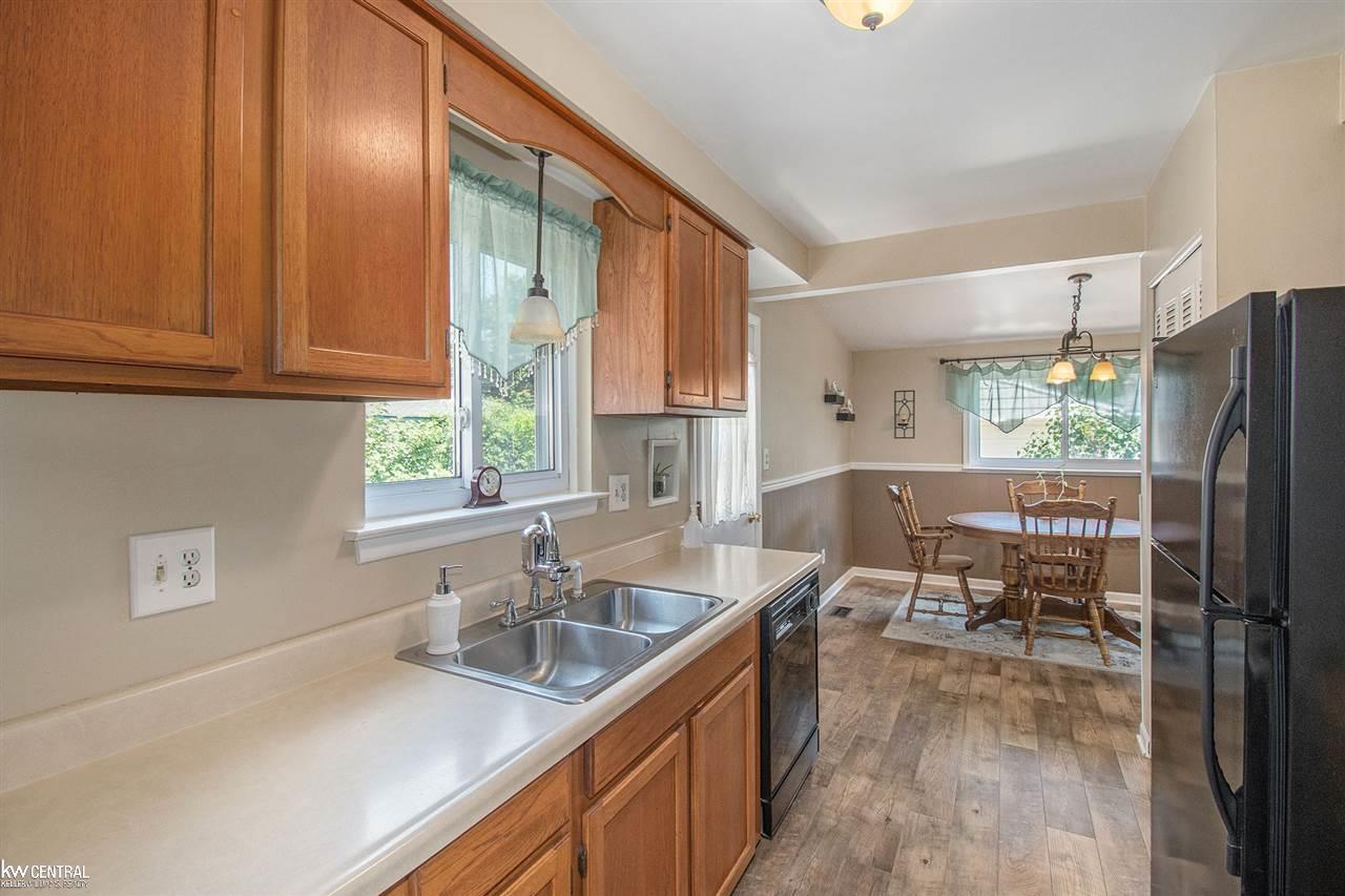 18049 Rainbow Road Fraser, MI 48026 - Photo 8 of 25