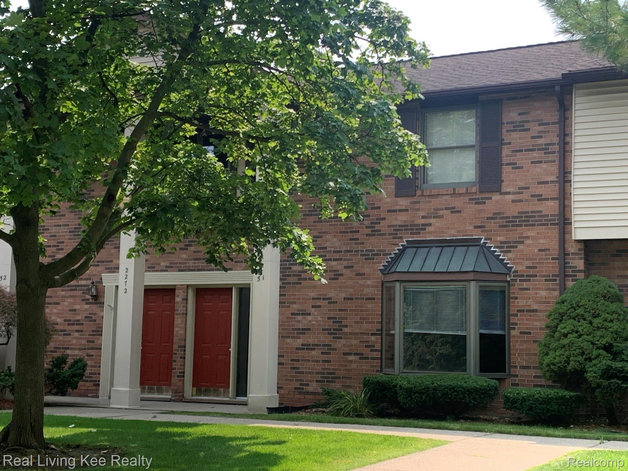 2272 London Bridge Drive, Unit 51 Rochester, MI 48307 - Photo 2 of 31 Carriage Style Condo with Great Space!