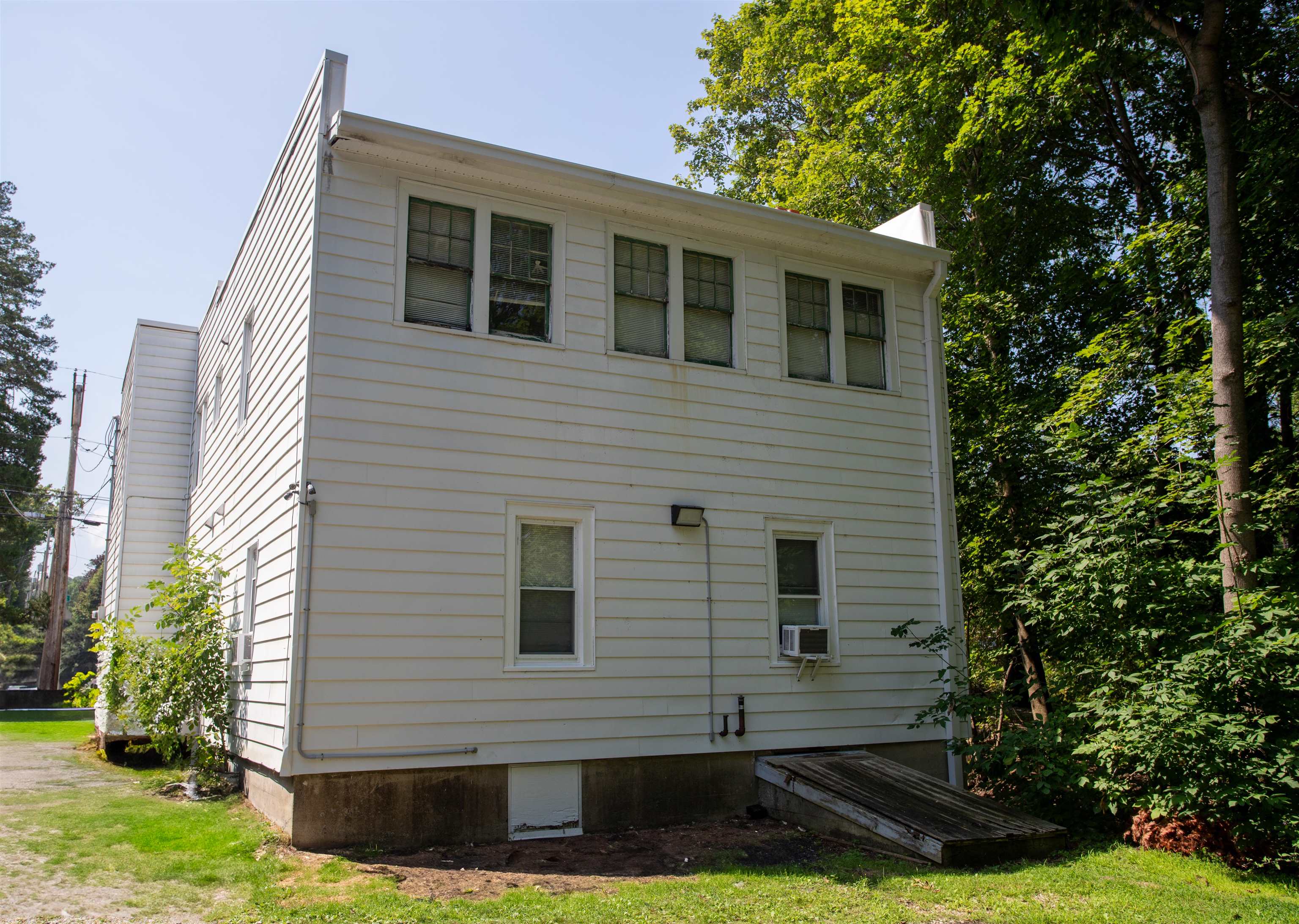 239-241 Elm Street Bennington, VT 05201 - Photo 4 of 17