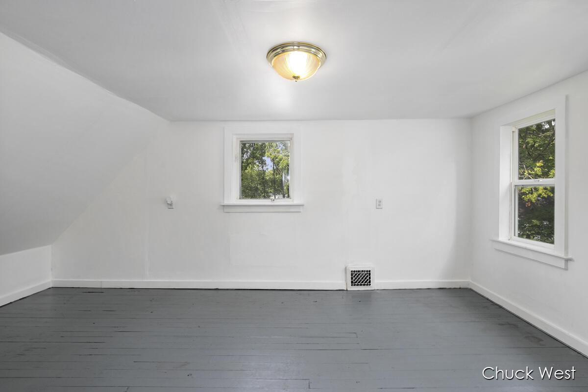 1090 West Valley Road Lansing, MI 48906 - Photo 14 of 23 Gallery Image 14