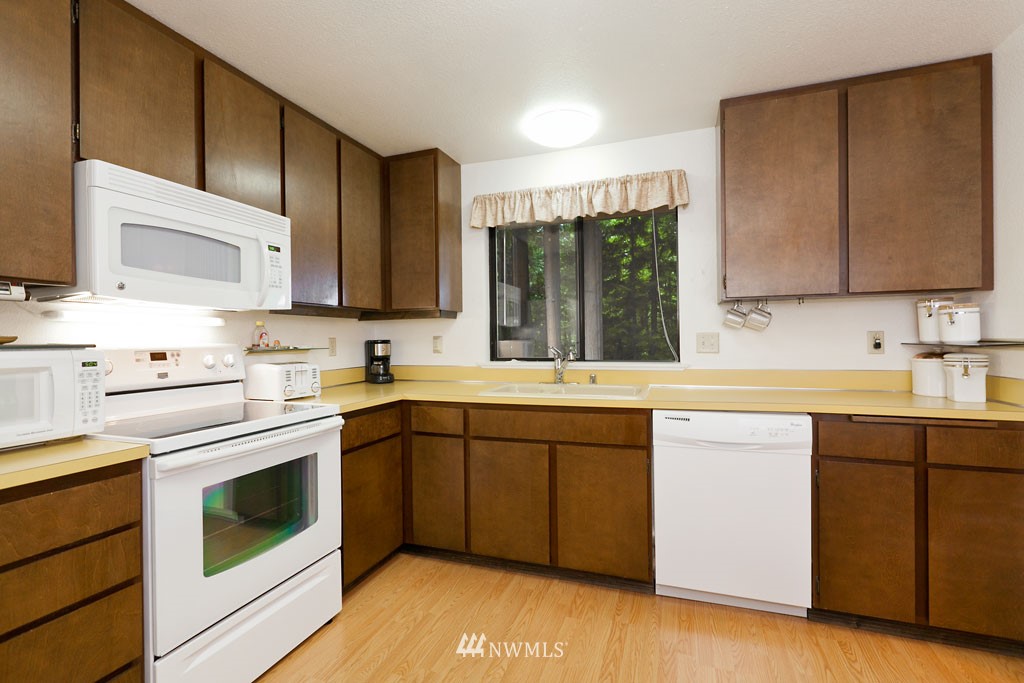 2313 190th Street Southeast Bothell, WA 98012 - Photo 5 of 15 Gallery Image 5