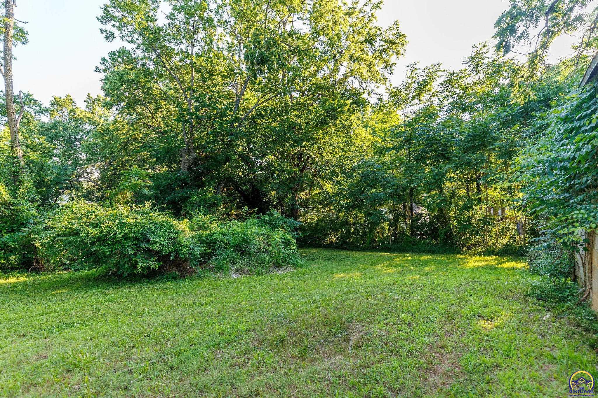 2409 Southwest Fillmore Street Topeka, KS 66611 - Photo 5 of 23