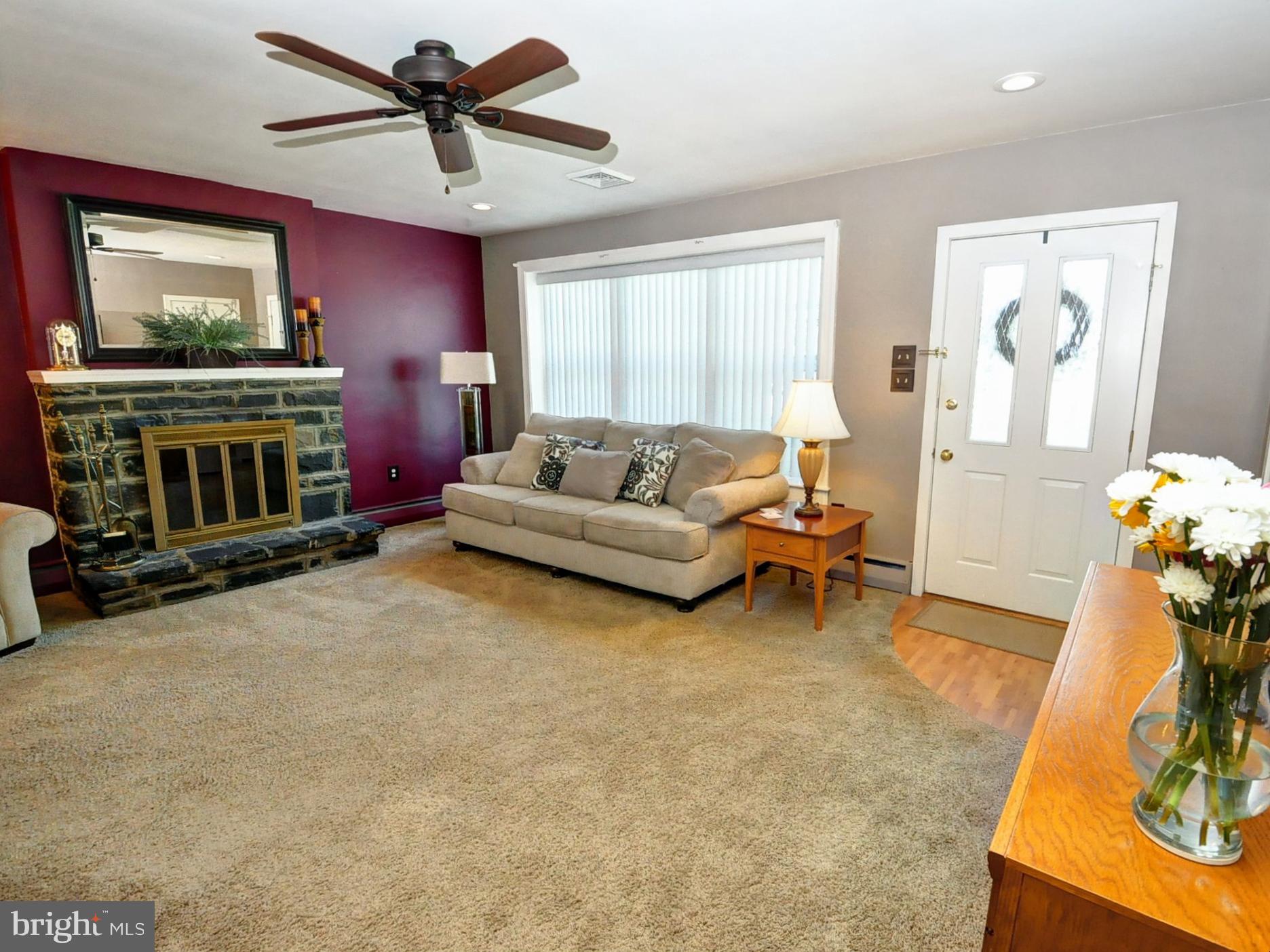 205 Stump Road North Wales, PA 19454 - Photo 4 of 28 Main house - living room
