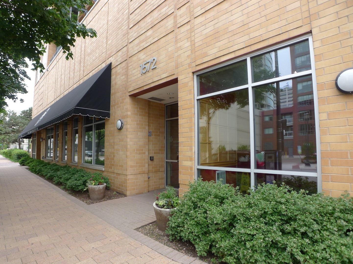 1572 Maple Avenue, Unit 404 Evanston, IL 60201 - Photo 1 of 26