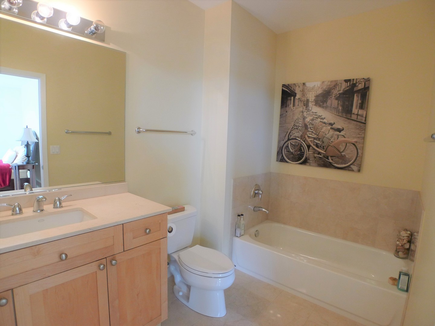 1572 Maple Avenue, Unit 404 Evanston, IL 60201 - Photo 12 of 26