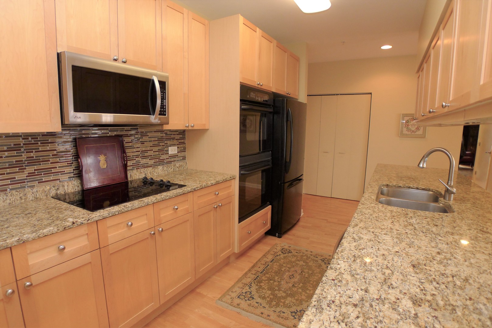 1572 Maple Avenue, Unit 404 Evanston, IL 60201 - Photo 6 of 26