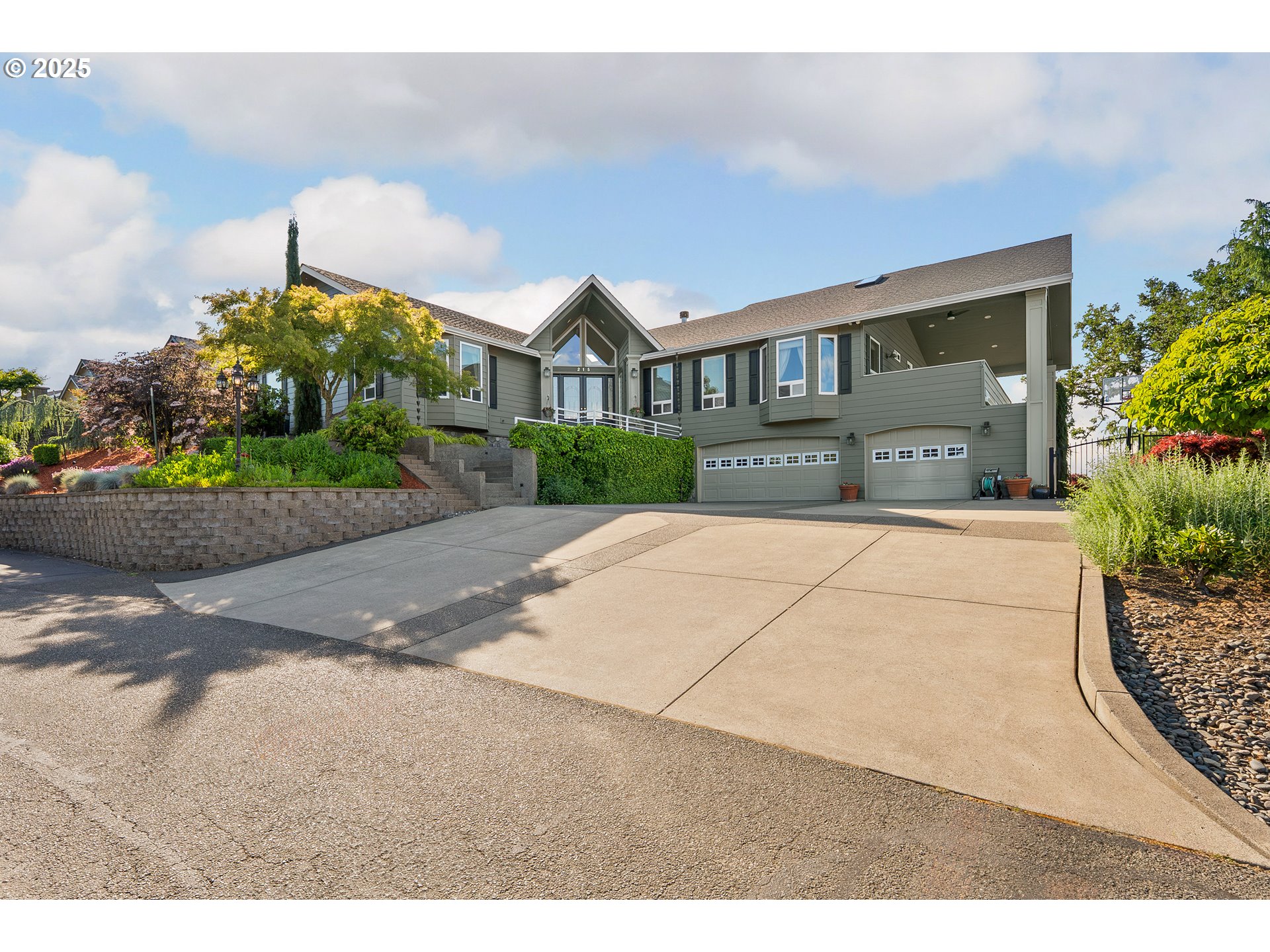 215 Ridgecrest Drive Roseburg, OR 97471 - Photo 2 of 48