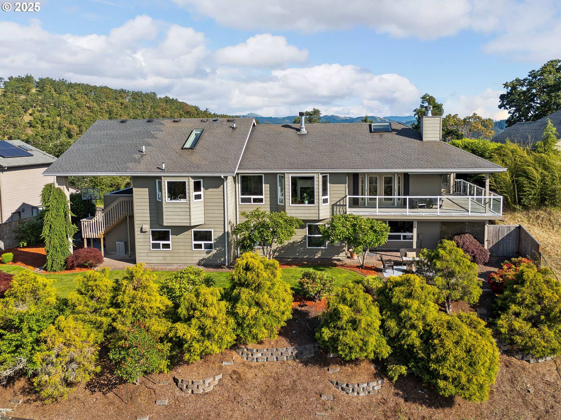 215 Ridgecrest Drive Roseburg, OR 97471 - Photo 4 of 48