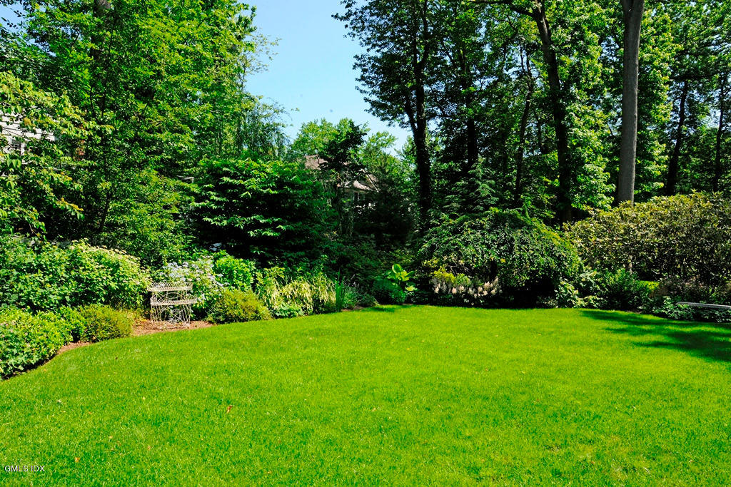 35 Willow Road Riverside, CT 06878 - Photo 3 of 35 a view of a garden with a tree
