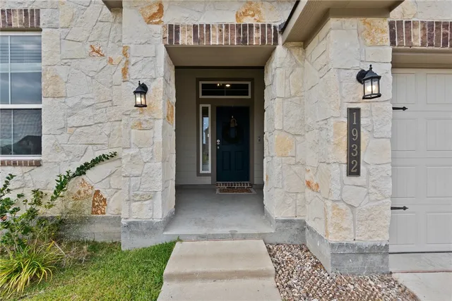 $379,900 | 1932 Viva Road, Bryan, TX 77807