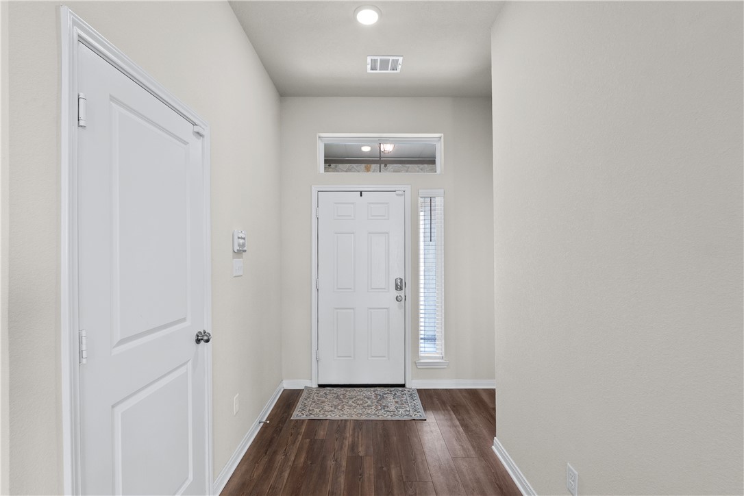 1932 Viva Road Bryan, TX 77807 - Photo 4 of 38 Entryway