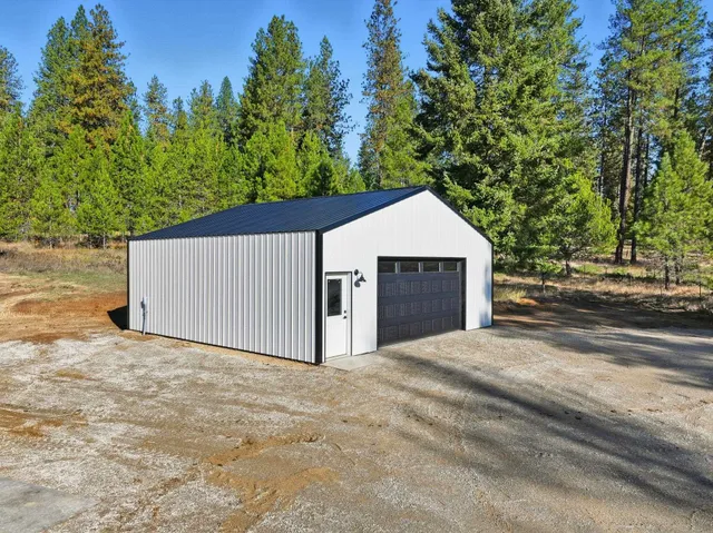 $699,900 | 41927 North Darknell Road, Elk, WA 99009