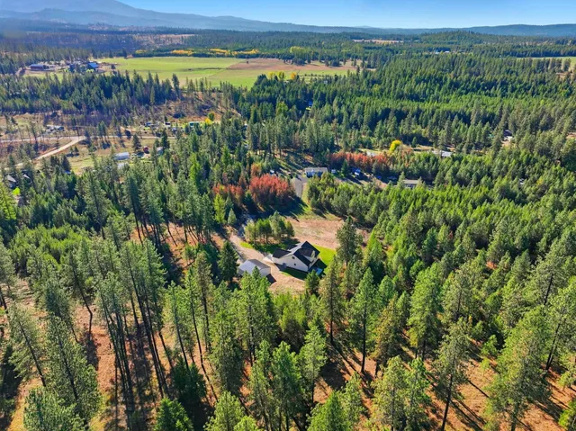 $699,900 | 41927 North Darknell Road, Elk, WA 99009