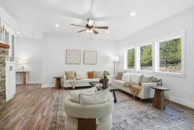 $699,900 | 41927 North Darknell Road, Elk, WA 99009