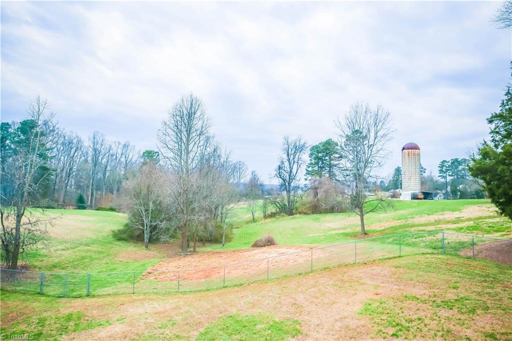 565 Central Road Clemmons, NC 27012 - Photo 5 of 5 565 Central Road Clemmons, NC 27012-7206 Back Yard