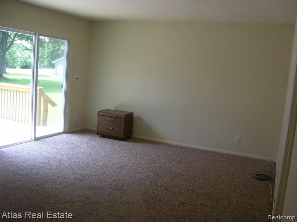 5326 Wakefield Road Grand Blanc, MI 48439 - Photo 10 of 16 familyroom.jpg
