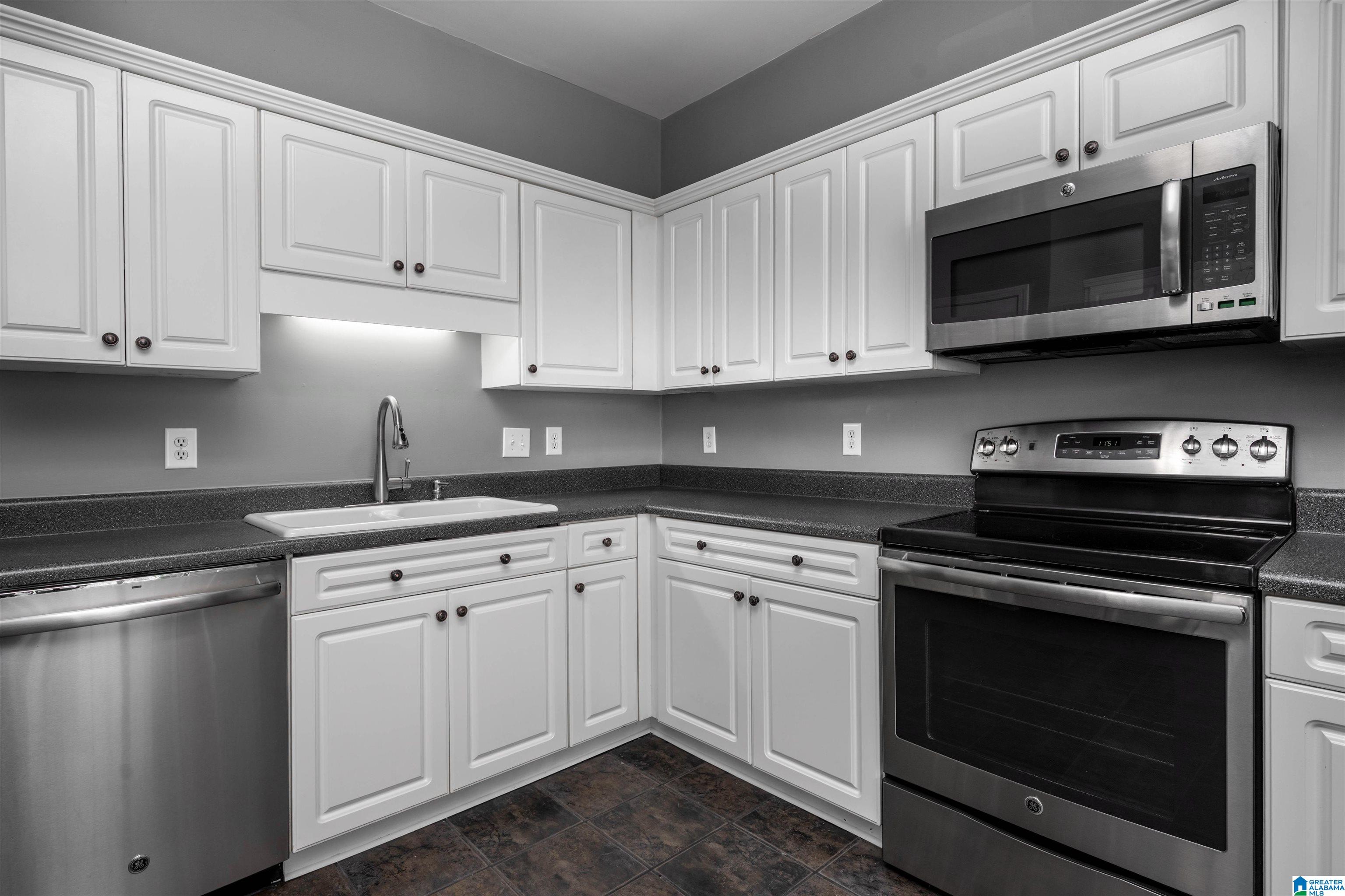 111 Windsor Ridge Drive Pelham, AL 35124 - Photo 8 of 39