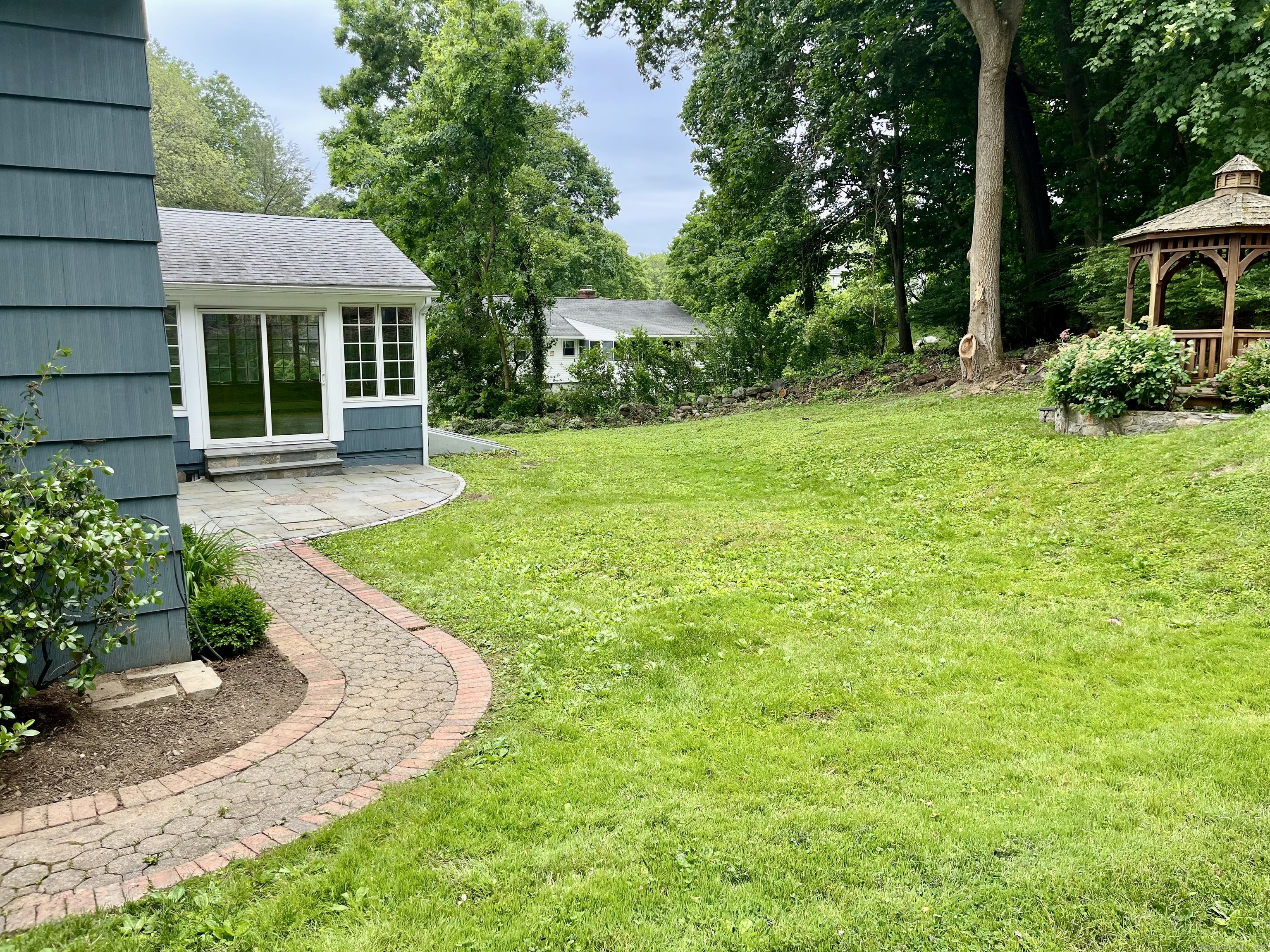 11 Cornwall Road Norwalk, CT 06850 - Photo 3 of 18