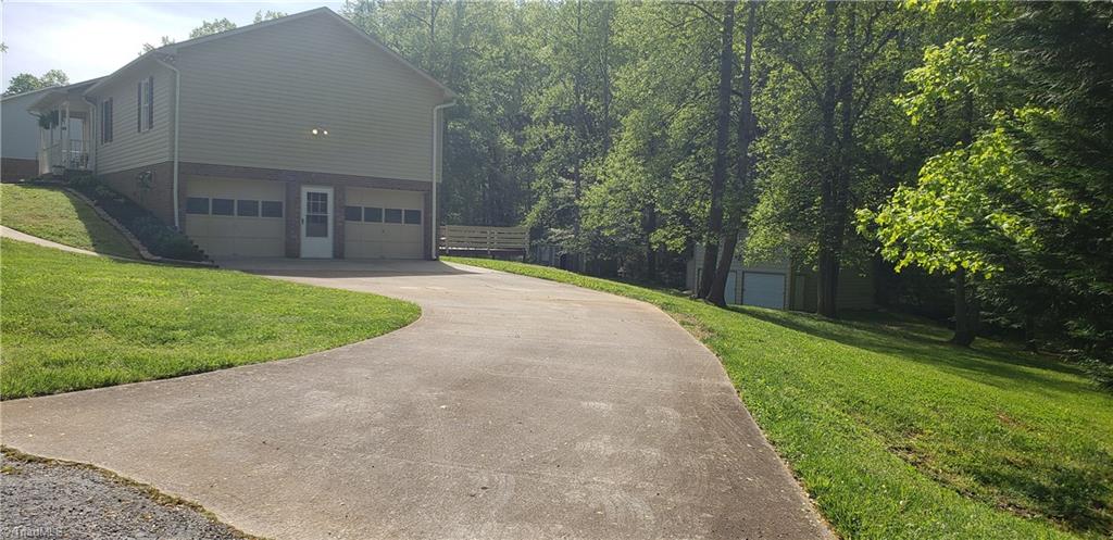 1185 Capella Ridge Road King, NC 27021 - Photo 4 of 24
