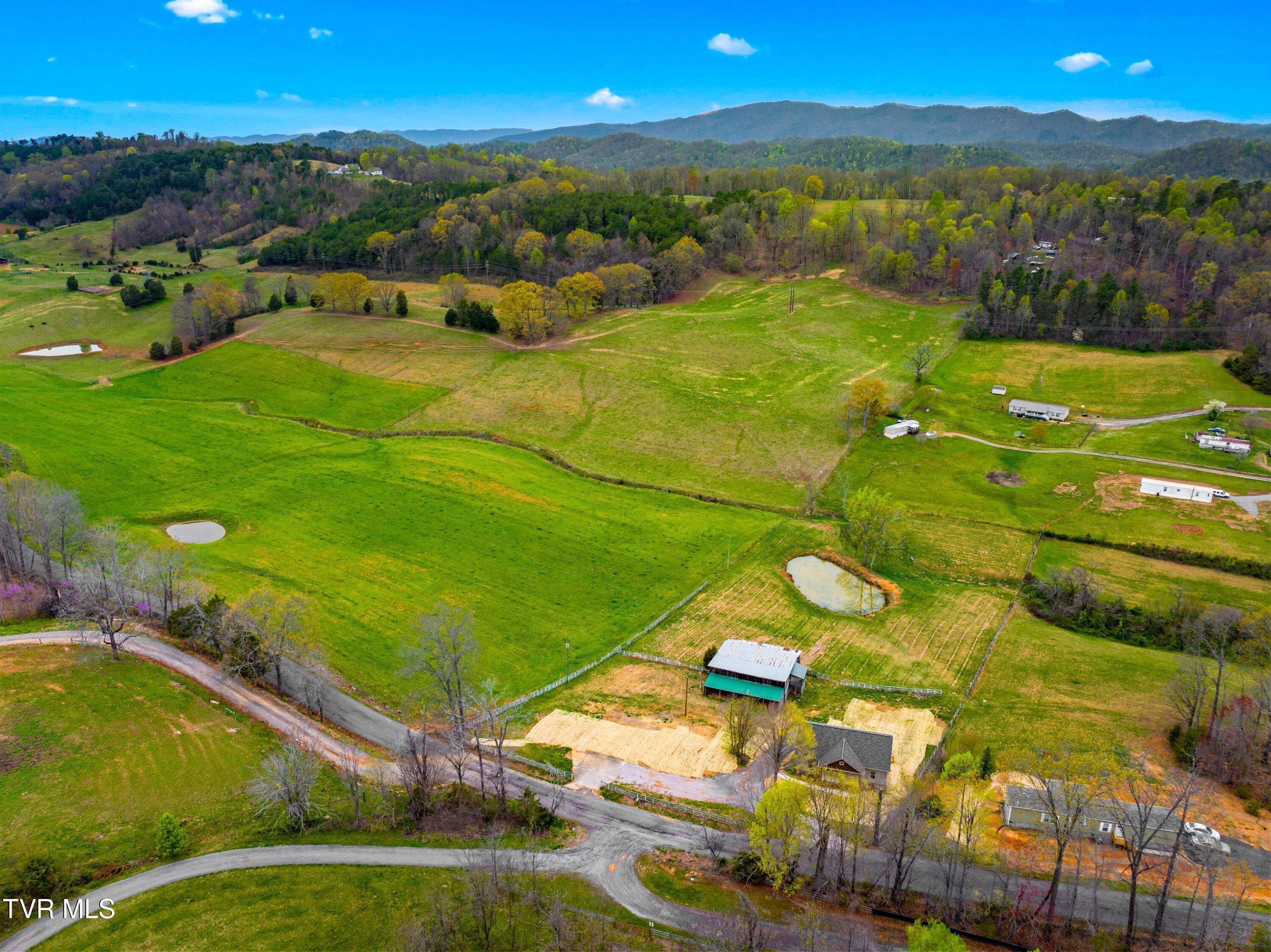 174 Grassy Valley Road Whitesburg, TN 37891 - Photo 23 of 44 038-174GrassyValleyRoad-Whitesburg-TN-37