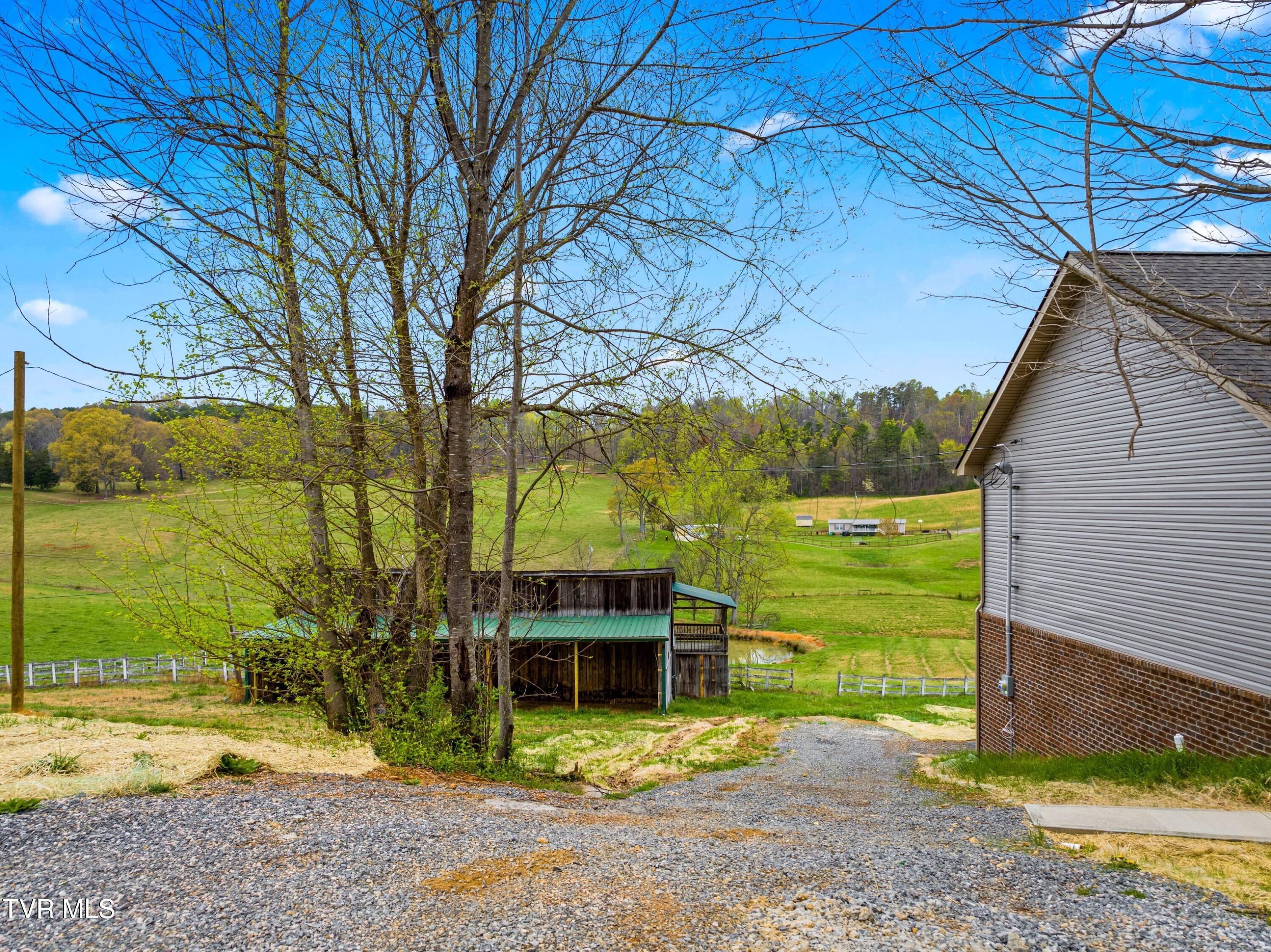 174 Grassy Valley Road Whitesburg, TN 37891 - Photo 4 of 44 004-174GrassyValleyRoad-Whitesburg-TN-37