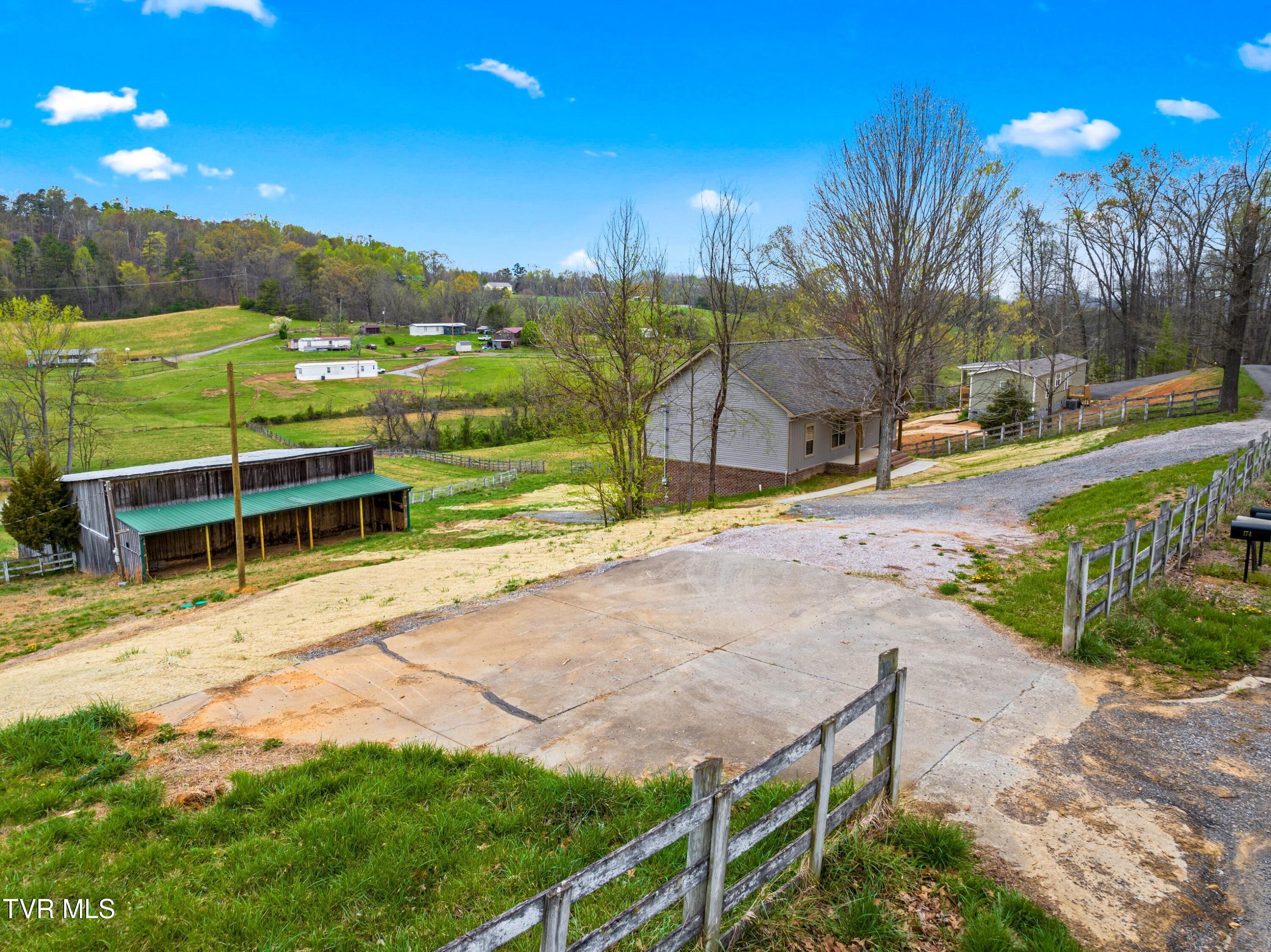 174 Grassy Valley Road Whitesburg, TN 37891 - Photo 8 of 44 044-174GrassyValleyRoad-Whitesburg-TN-37
