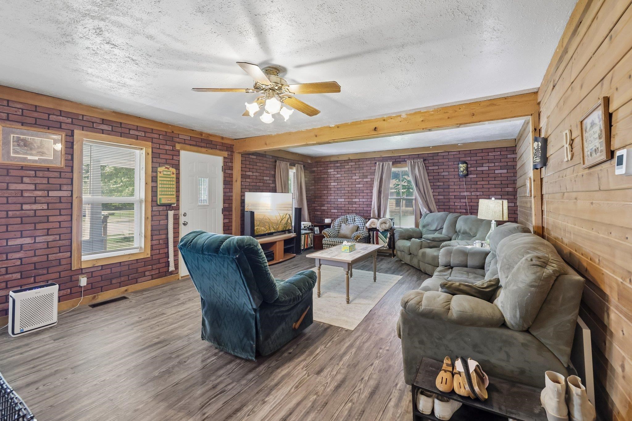 1027 Farnham Street Columbus, WI 53925 - Photo 9 of 39