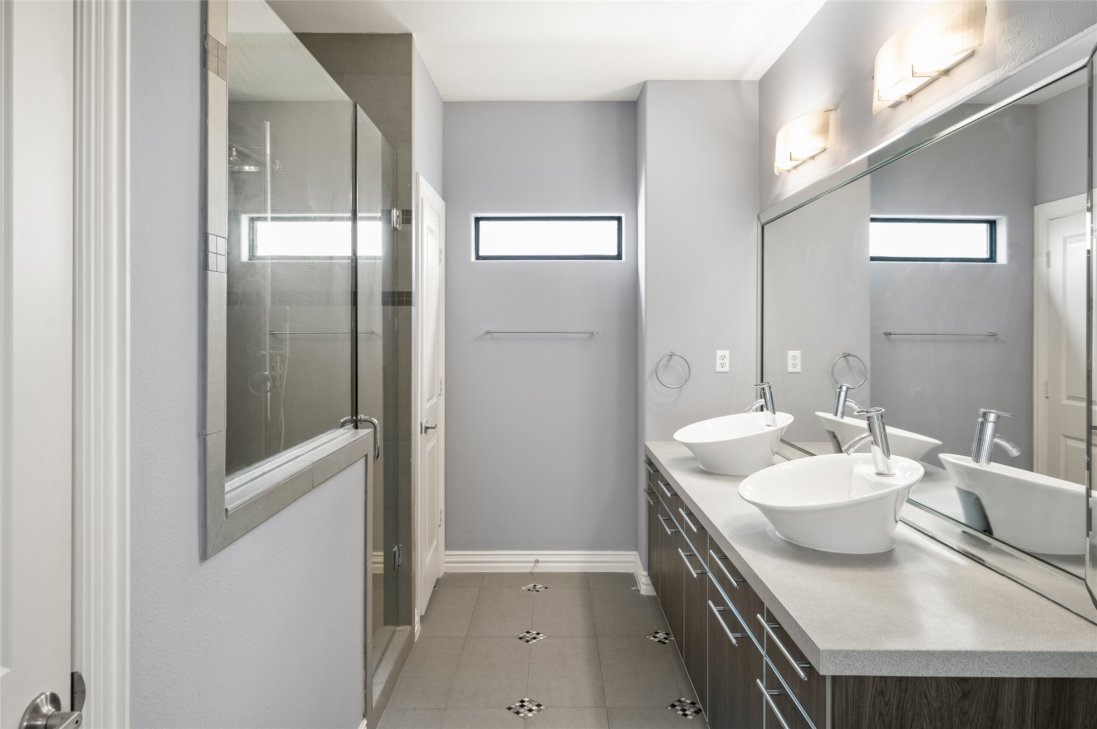 2310 Camden Drive Houston, TX 77021 - Photo 31 of 39 a bathroom with a sink and a mirror
