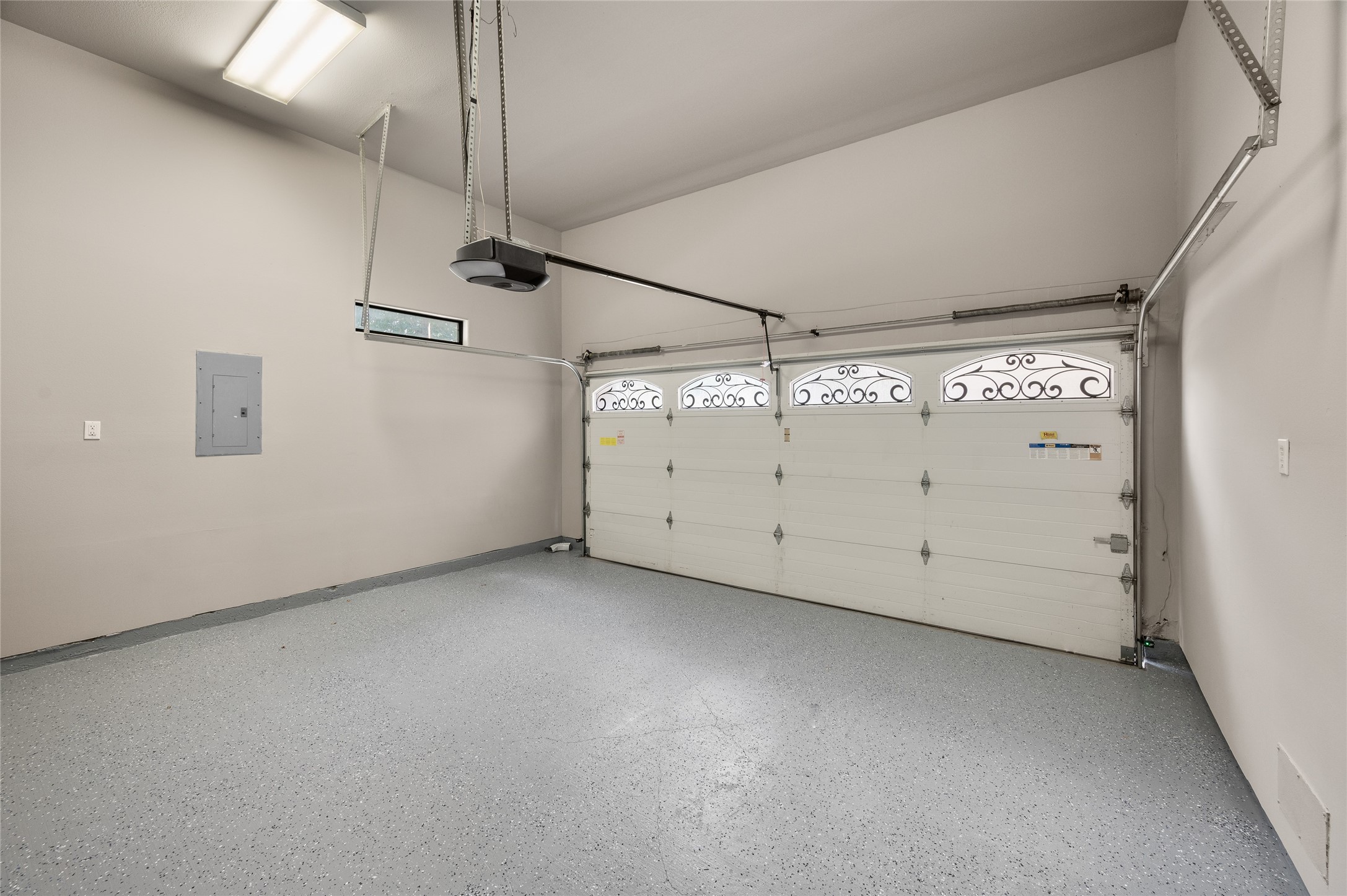 2310 Camden Drive Houston, TX 77021 - Photo 6 of 39 a view of a garage