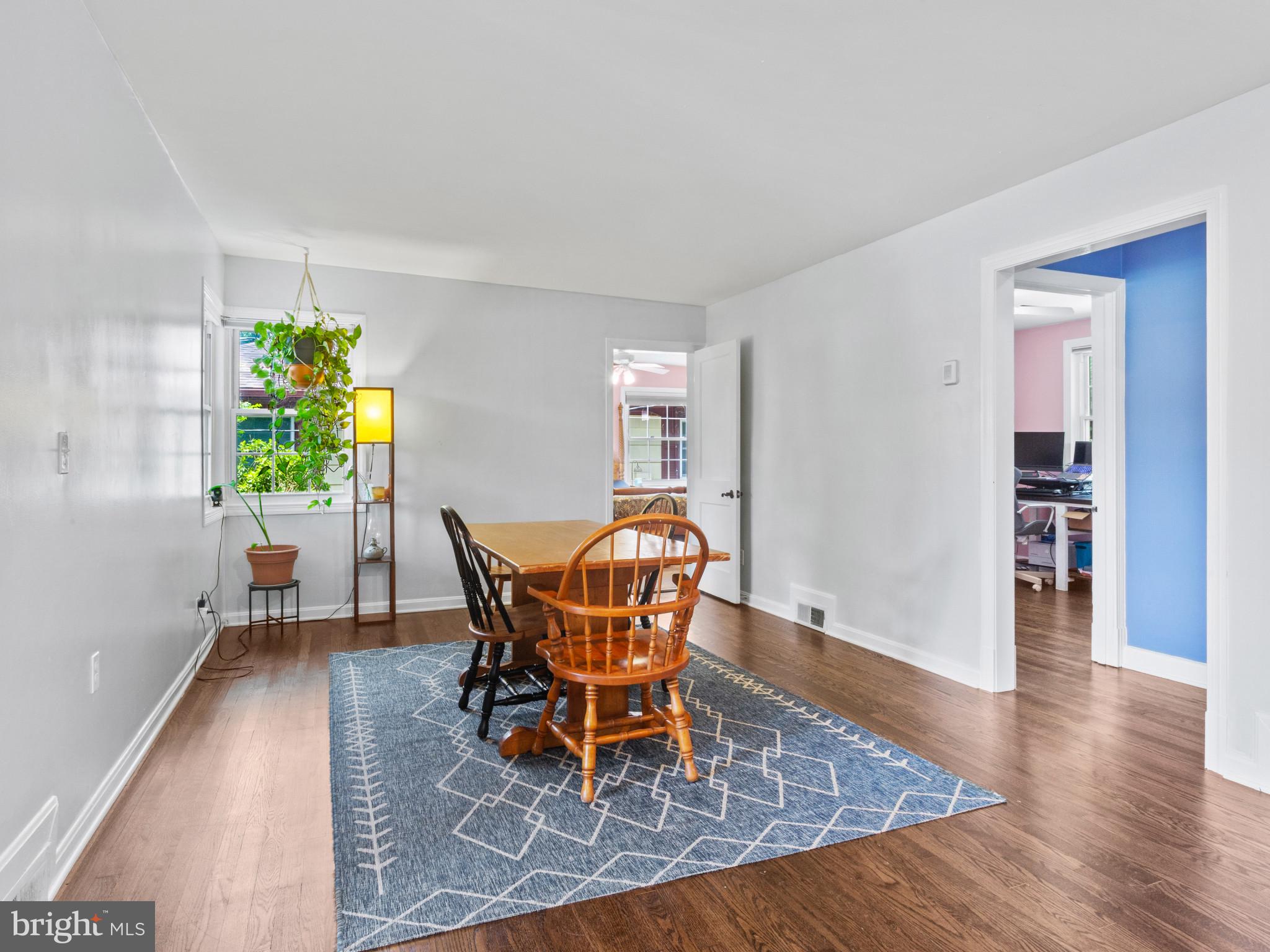 130 Southdown Road Edgewater, MD 21037 - Photo 10 of 37 Dining room