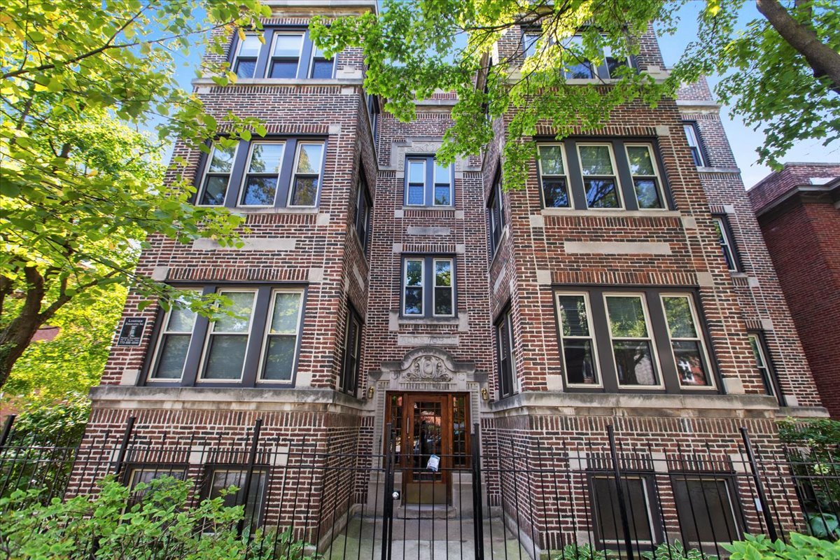 1537 West Addison Street, Unit 2 Chicago, IL 60657 - Photo 1 of 10