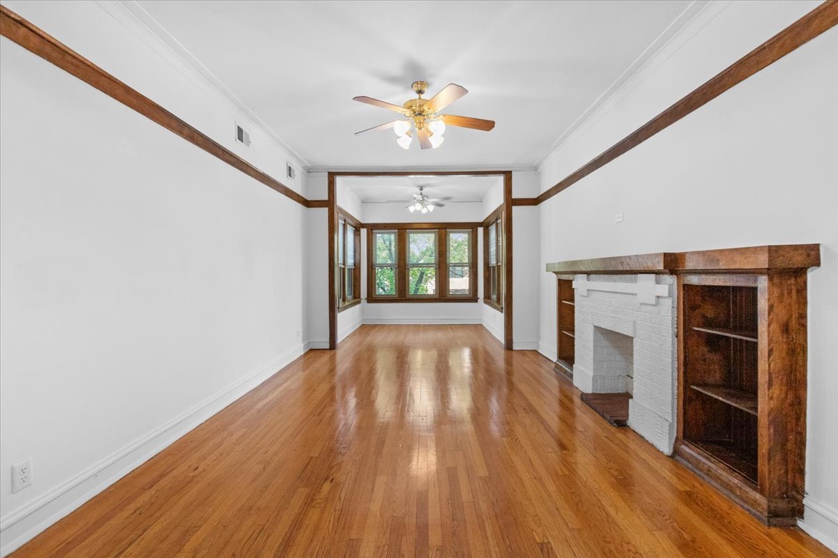 1537 West Addison Street, Unit 2 Chicago, IL 60657 - Photo 3 of 10