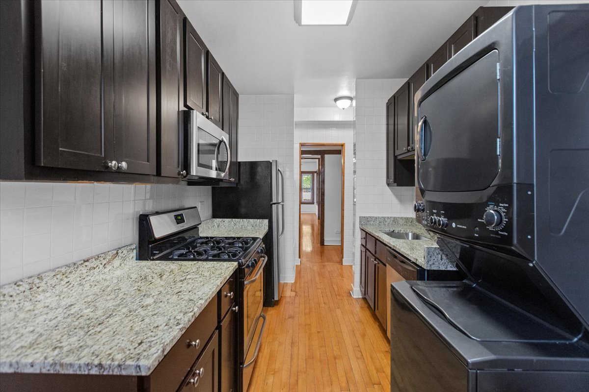 1537 West Addison Street, Unit 2 Chicago, IL 60657 - Photo 4 of 10