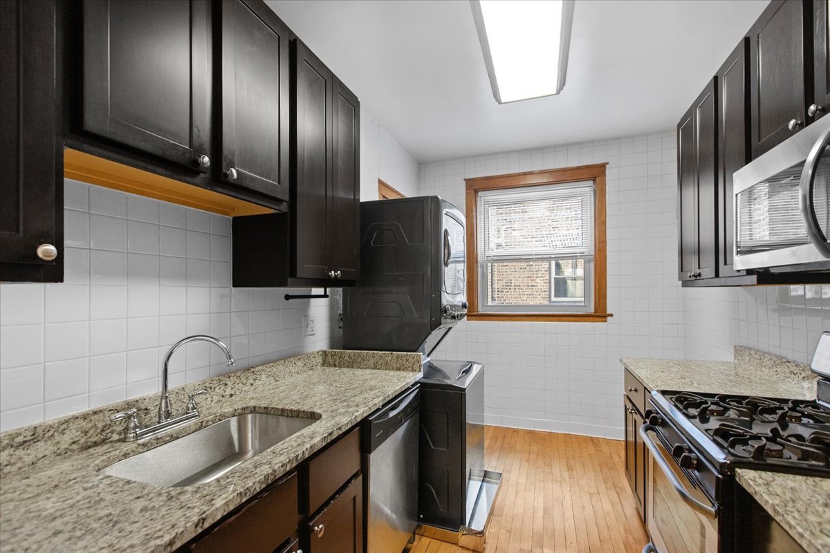1537 West Addison Street, Unit 2 Chicago, IL 60657 - Photo 8 of 10