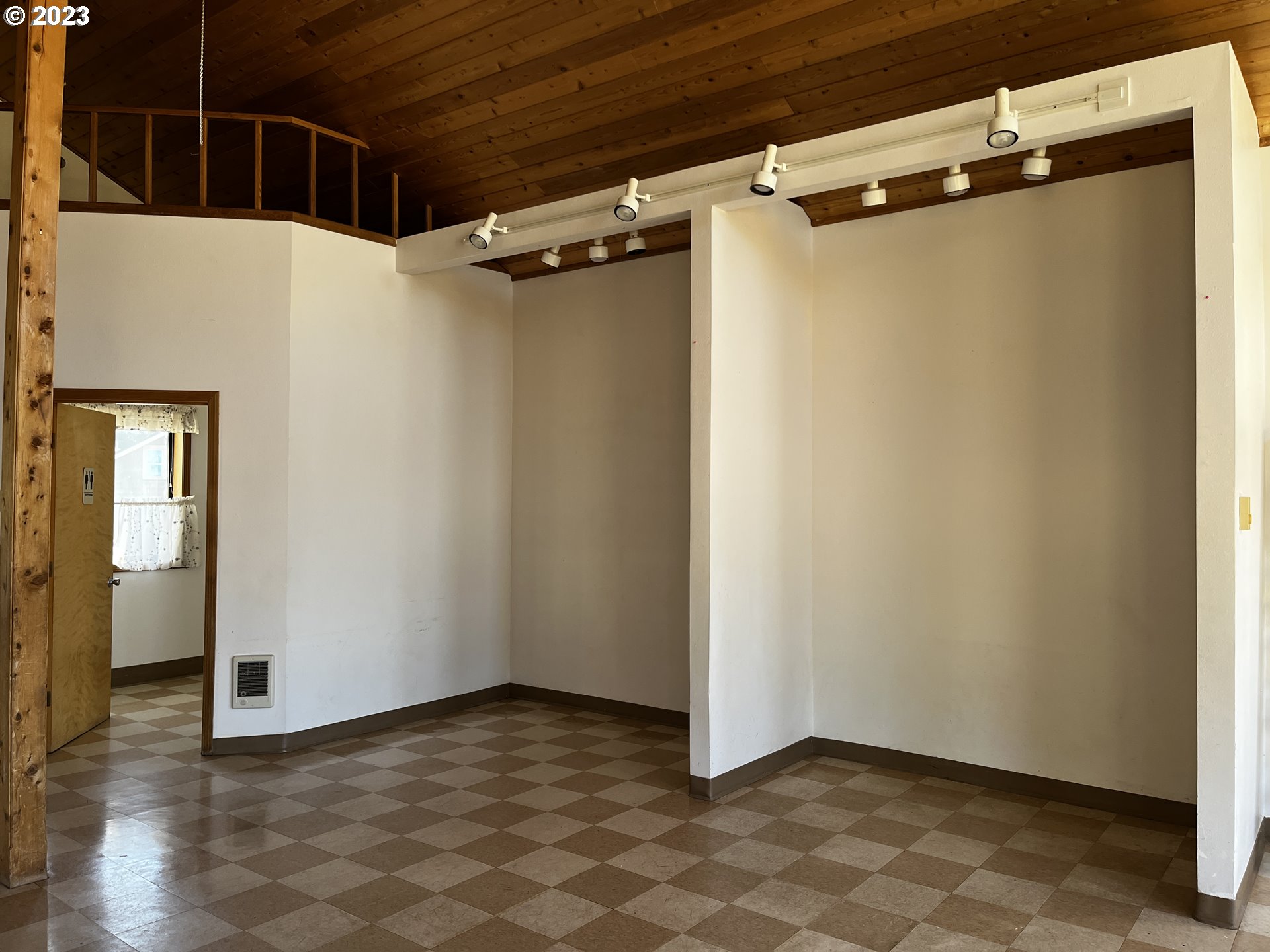 304 Elrod Place Maupin, OR 97037 - Photo 21 of 25 a view of an empty room