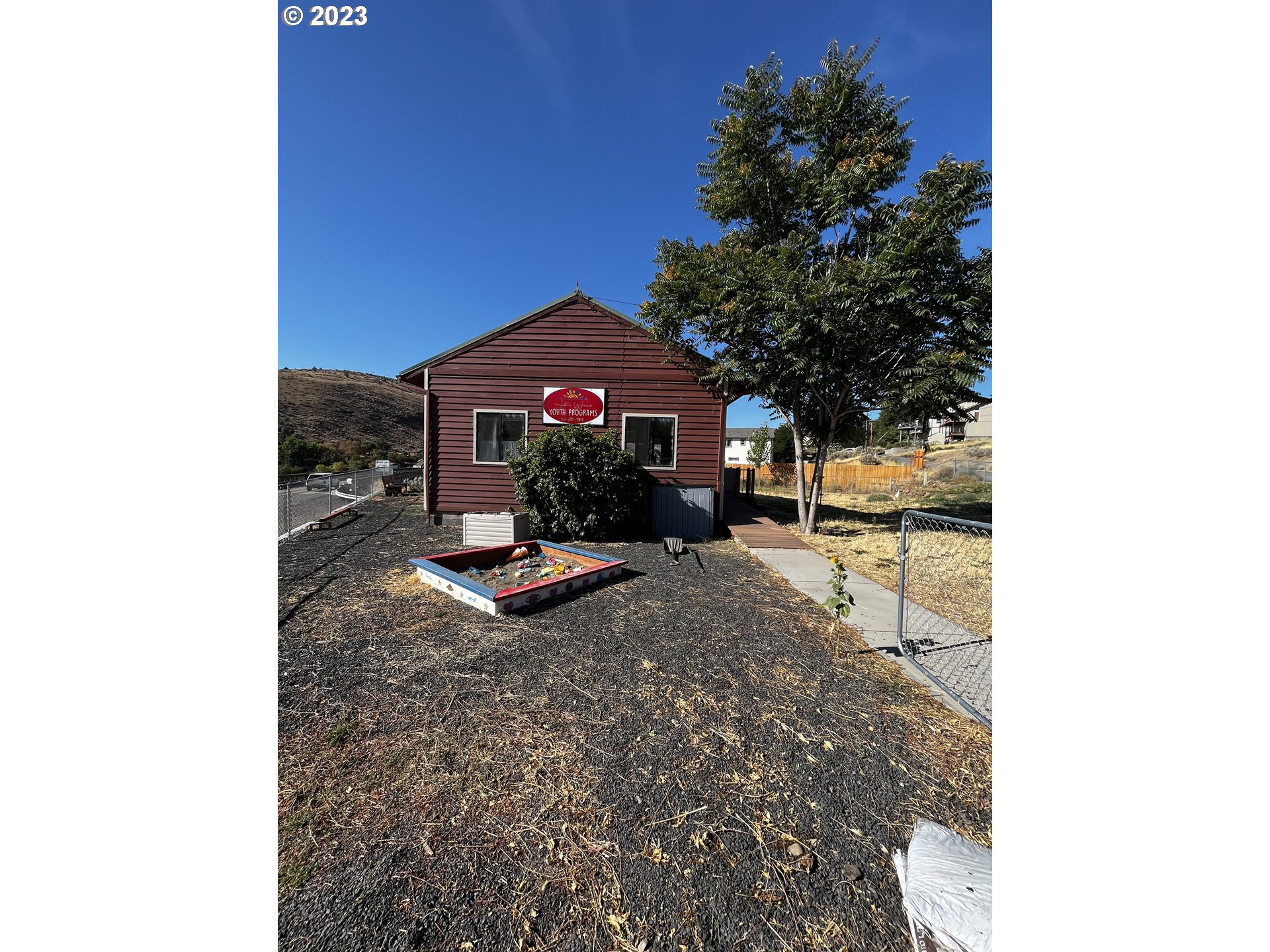 304 Elrod Place Maupin, OR 97037 - Photo 4 of 25 a view of a house with a yard and sitting area