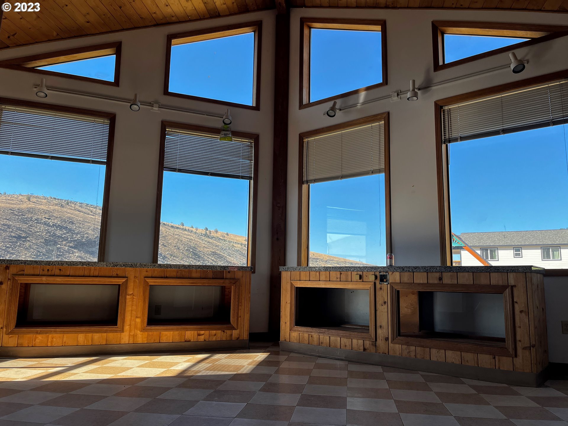 304 Elrod Place Maupin, OR 97037 - Photo 5 of 25 a view of an outdoor space