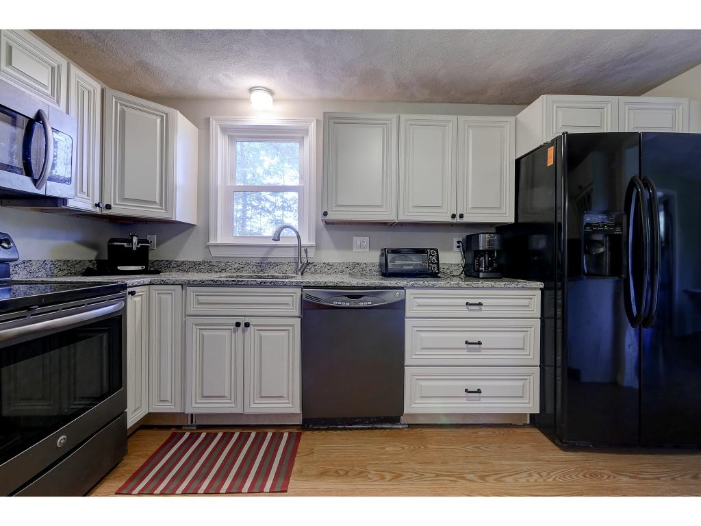 12 Old Auburn Road Derry, NH 03038 - Photo 3 of 20