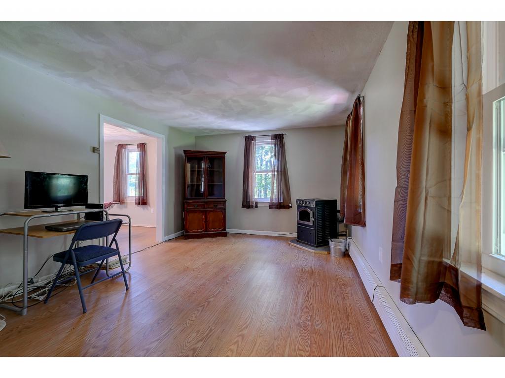 12 Old Auburn Road Derry, NH 03038 - Photo 8 of 20