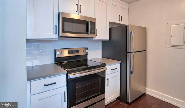 $2,897 | 3131 Walnut Street, Unit 604, Philadelphia, PA 19104