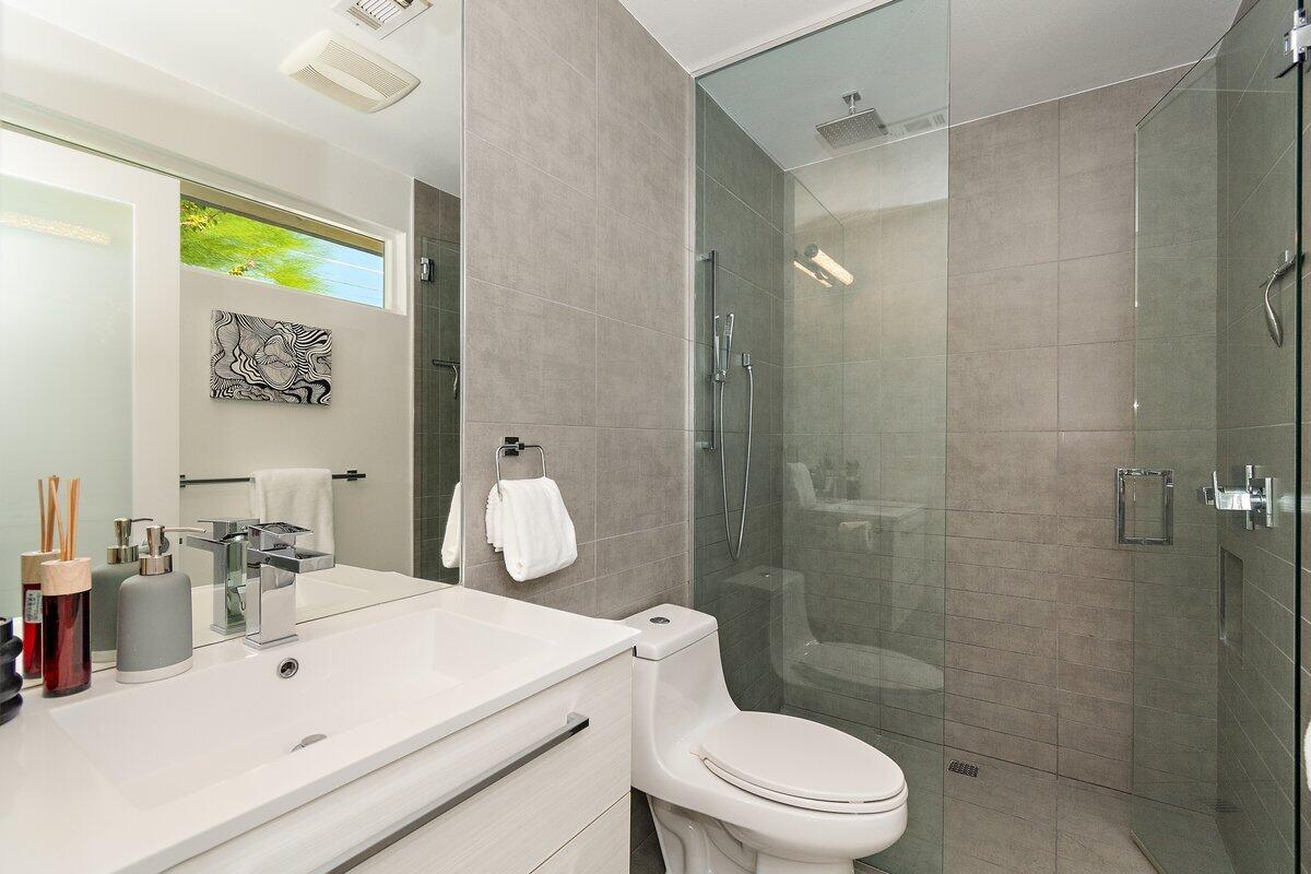 3005 North Chuperosa Road Palm Springs, CA 92262 - Photo 22 of 34 a bathroom with a sink a toilet and shower