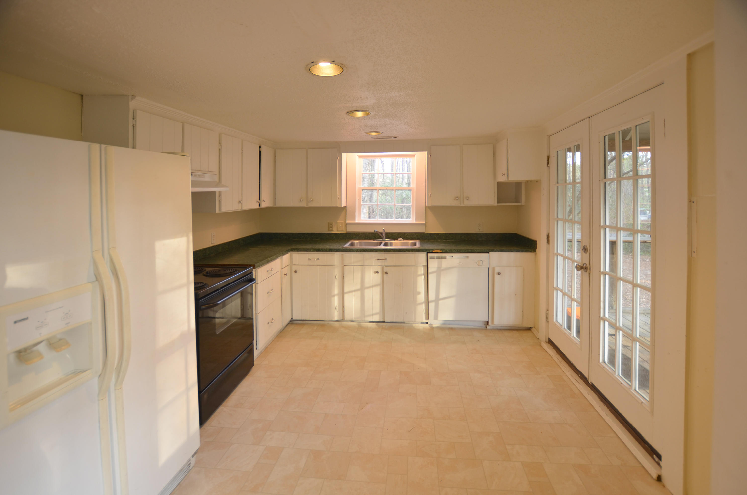 1406 Tibwin Road McClellanville, SC 29458 - Photo 7 of 17 7-kitchen