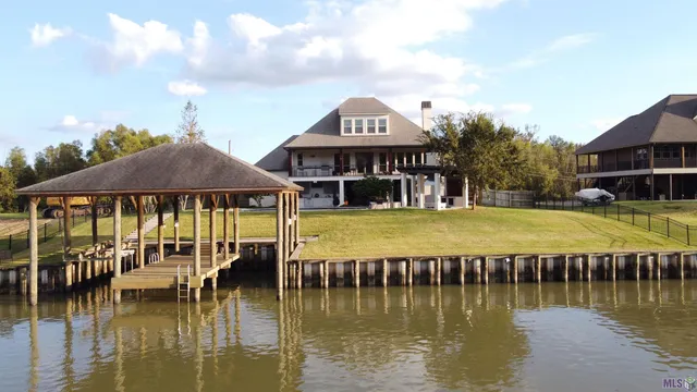 $945,000 | 18429 Amite Acres Drive, Prairieville, LA 70769